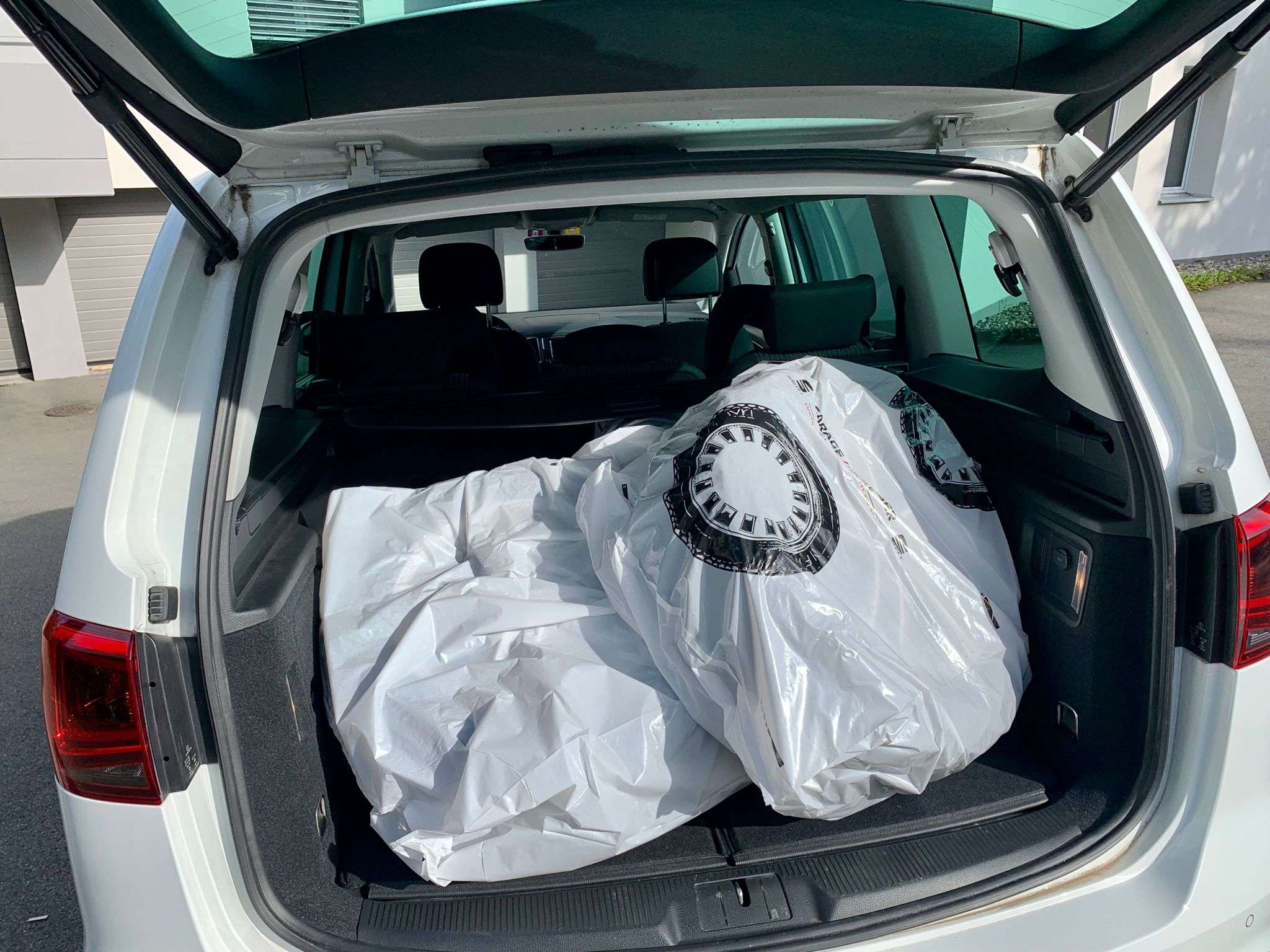 230b86c0-371f-404e-875c-02b707de31f1